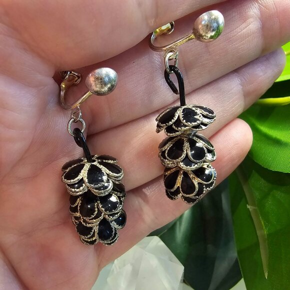 Vintage Black and Silver Flower Drop Clip-on Earrings - Picture 5 of 5